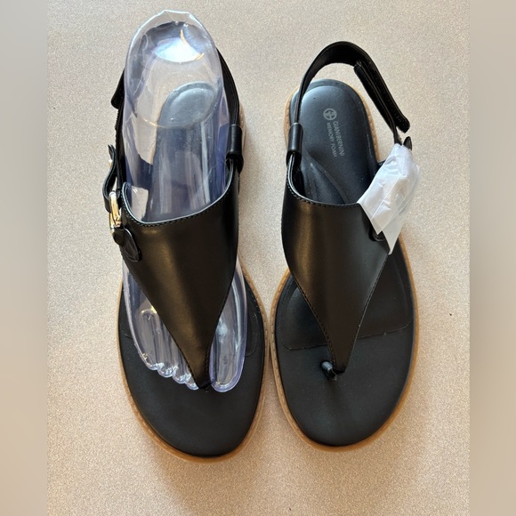 NEW Gianni Bernini Nennie Black Memory Foam Thong Sandal - Picture 2 of 6